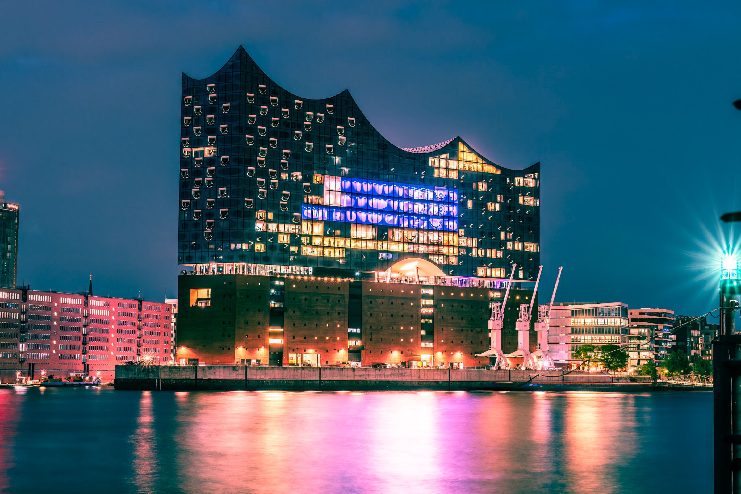 Elbphilharmonie Hamburg - Wasser Spiegelungen